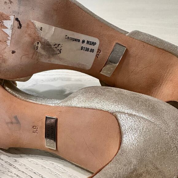 Badgley Mischka Petrina Gold Shoes Heels Pumps Designer Flaw Size 6.5 - Picture 2 of 10